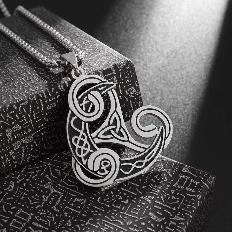 Eueavan Celtic Trinity Knot Necklace