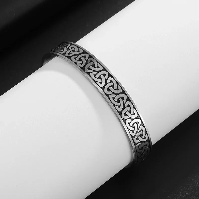 Viking Celtic Knot Bracelet – Symbol of Strength & Unity