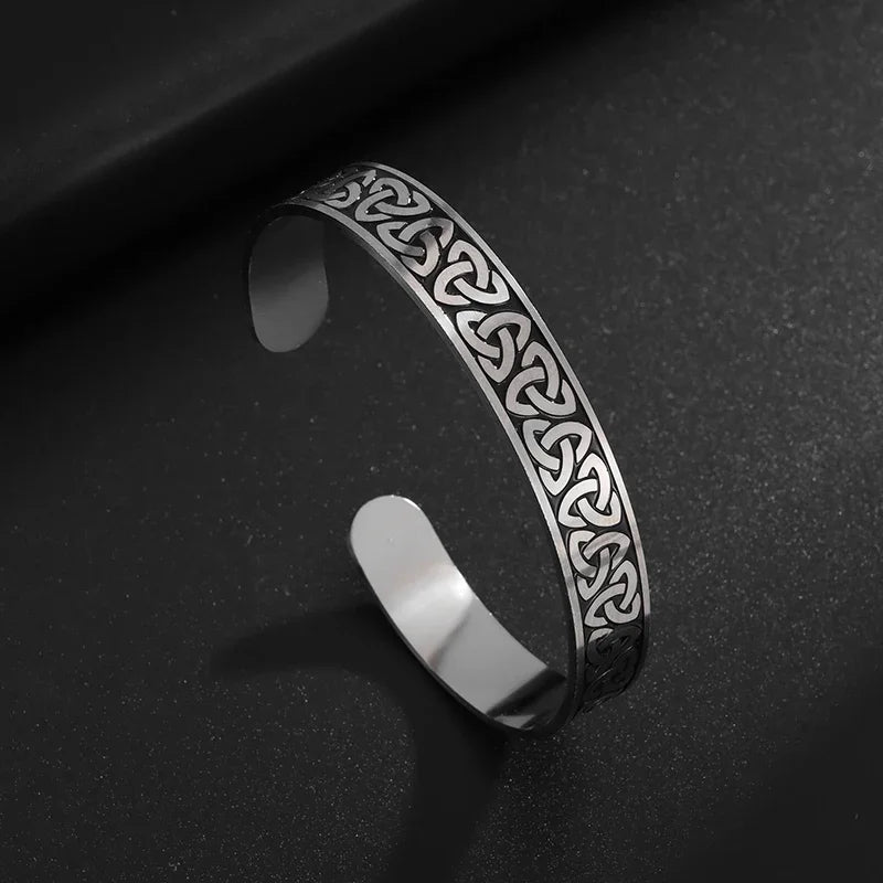 Viking Celtic Knot Bracelet – Symbol of Strength & Unity